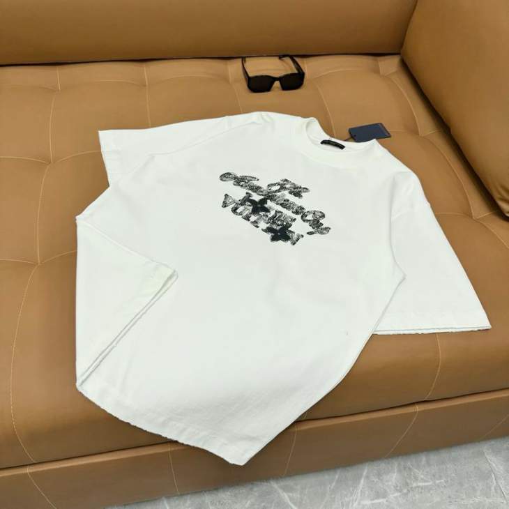 Picture of Louis Vuitton T Shirts Short _SKULVS-XLzztr167175